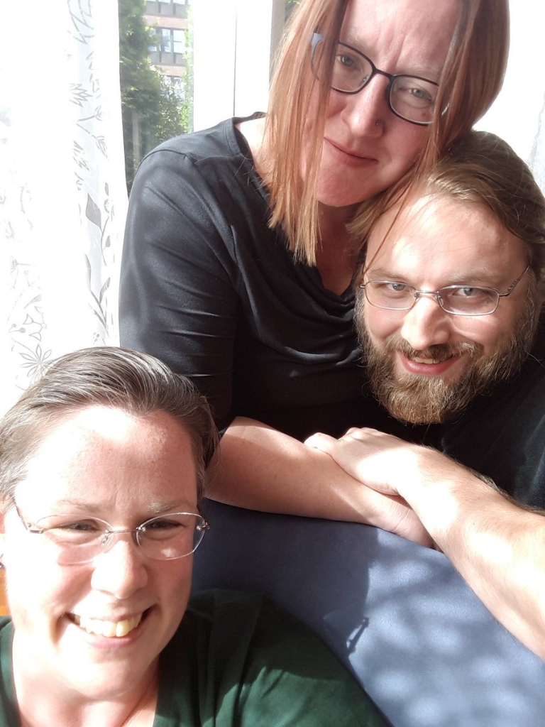 Famous Authors Elizabeth Bear, Scott Lynch & CE Murphy :)